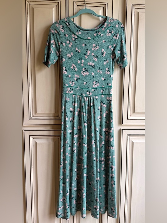 Boden Dresses & Skirts - Boden Green Floral Short-Sleeve Midi Dress with Pink Blossoms